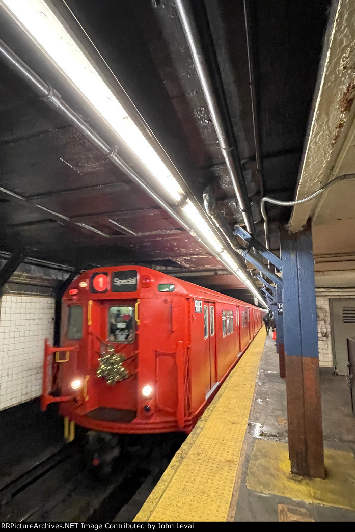 Holiday Train at 14th St heading south